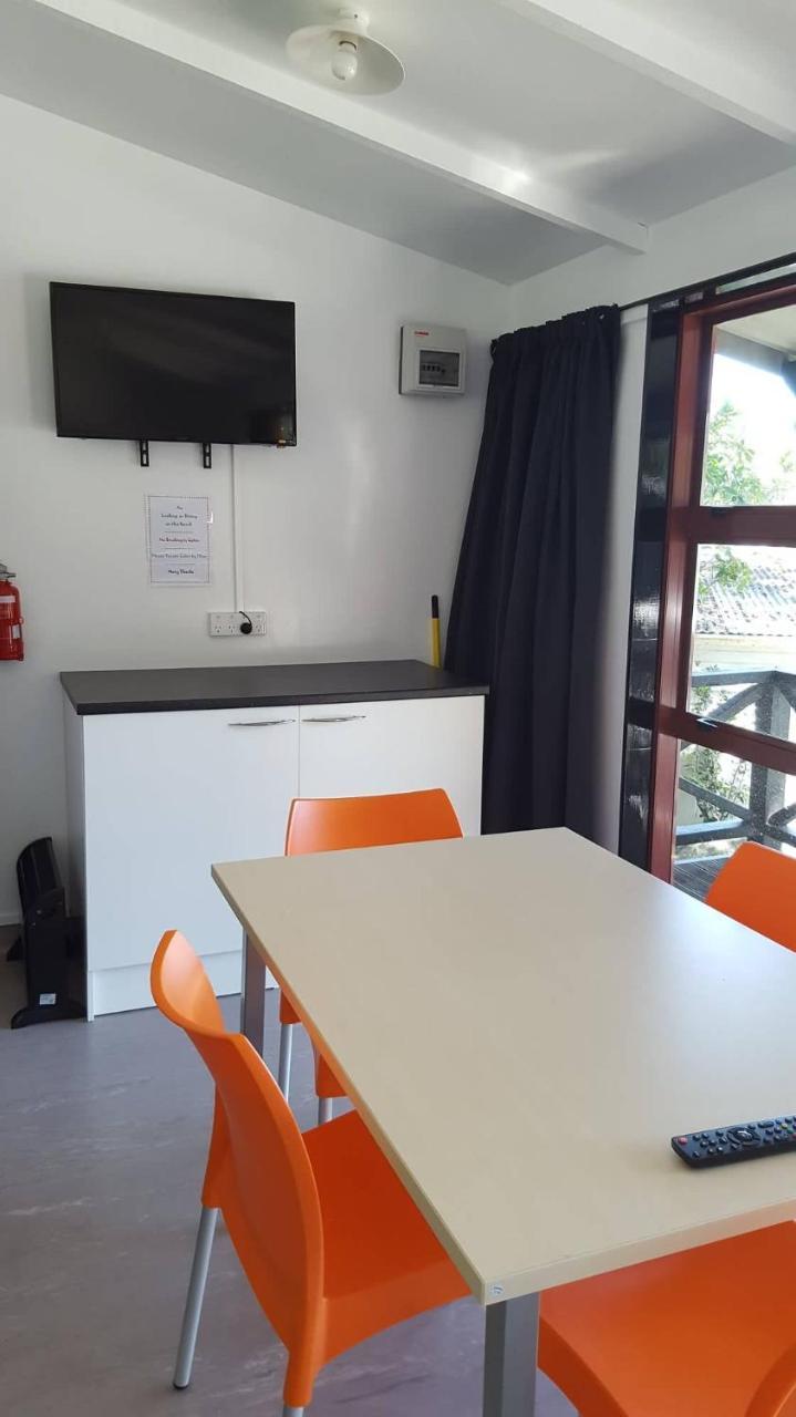 Отель Long Bay Motor Camp Coromandel Экстерьер фото